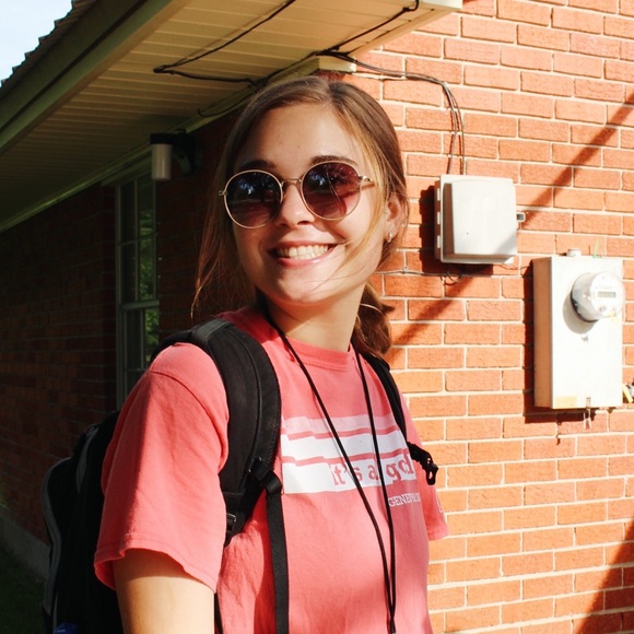 Meet your Posher, Cassidy - Picture 1 of 1